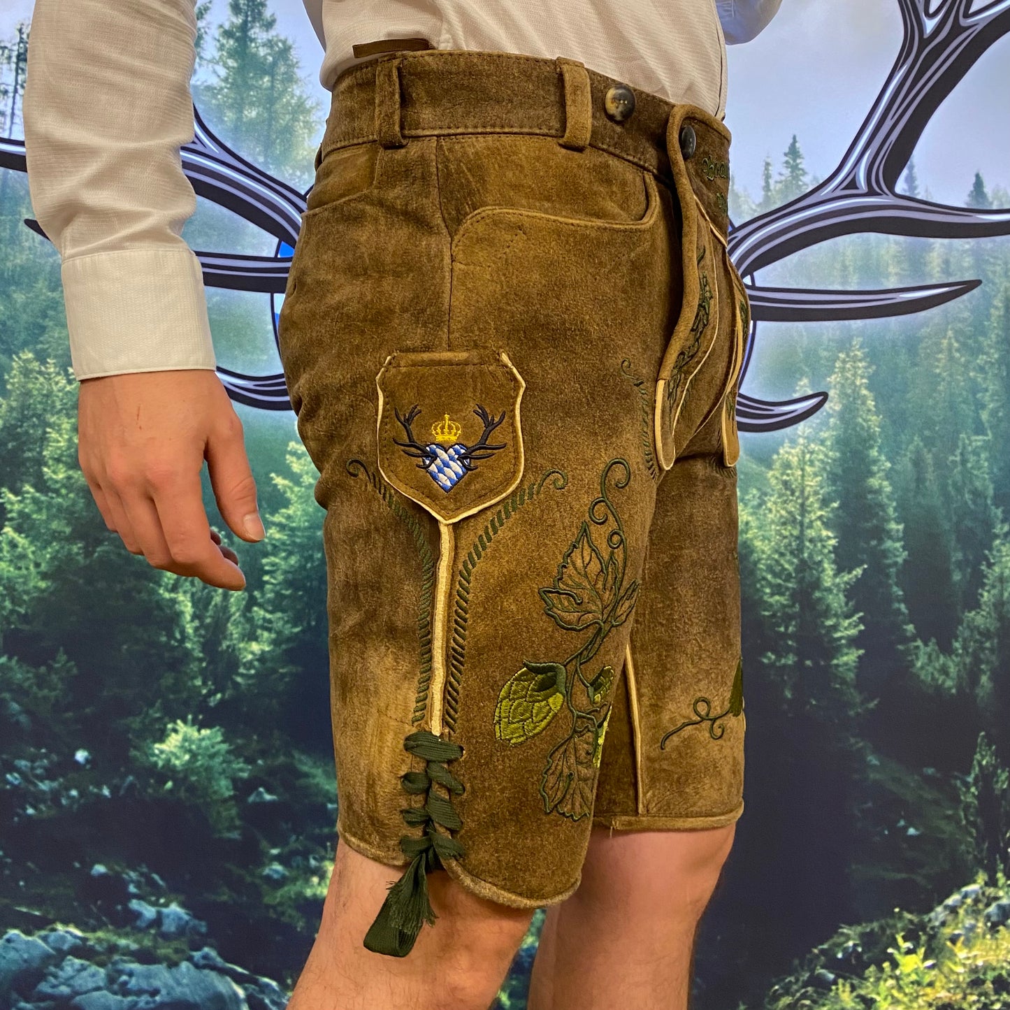 Herren Lederhose Hopfen Hellbraun mit grünen Bändern