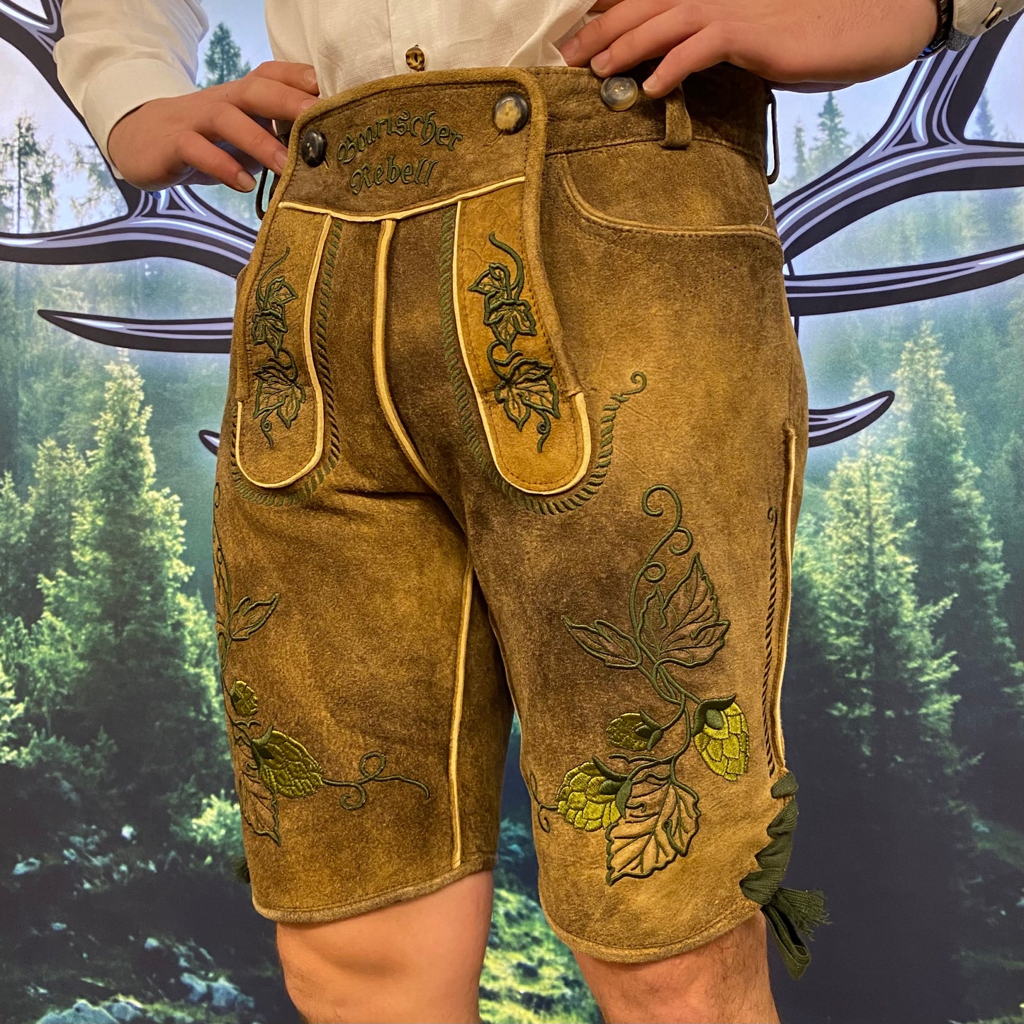 Herren Lederhose Hopfen Hellbraun mit grünen Bändern