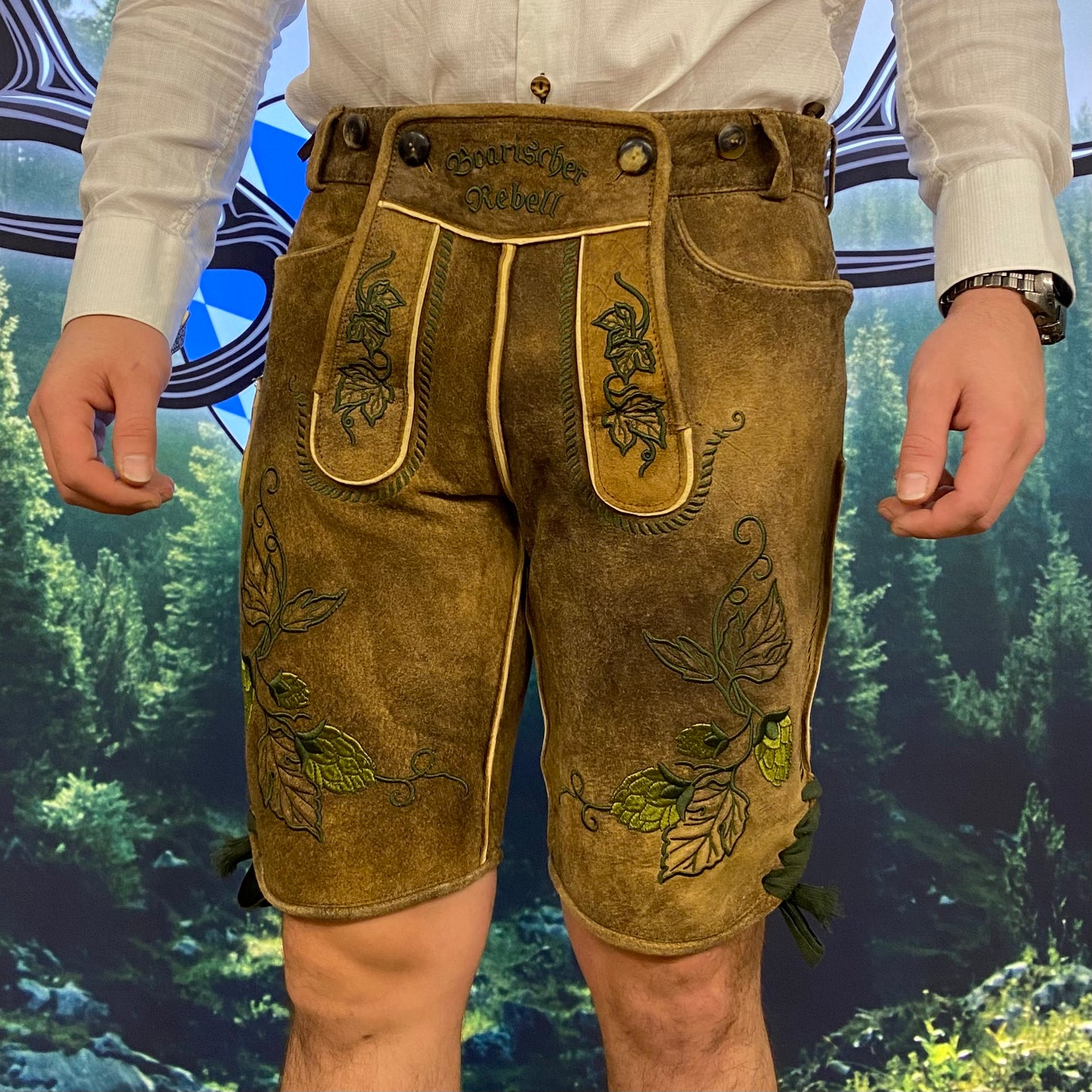 Herren Lederhose Hopfen Hellbraun mit grünen Bändern